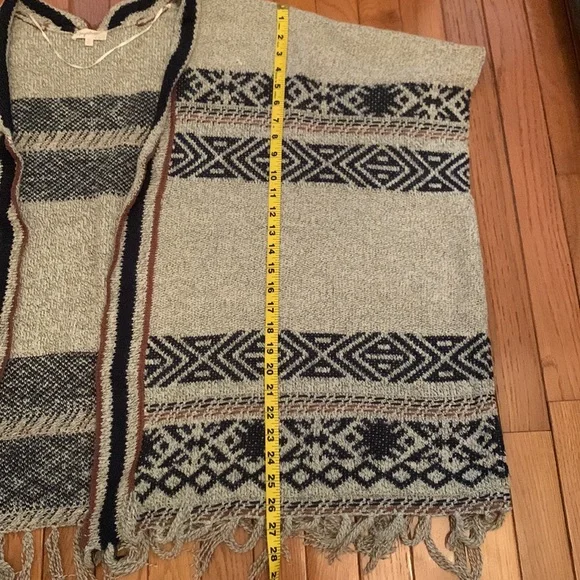 Mystree Sweater Wrap (Tan & Blue) - Picture 8 of 9